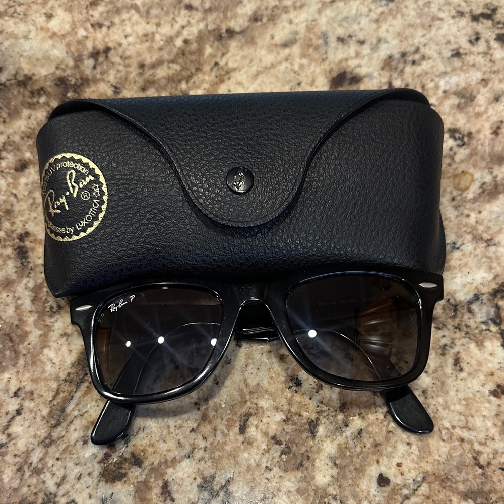 Ray-Ban Black Wayfarer Sunglasses POLARIZED
